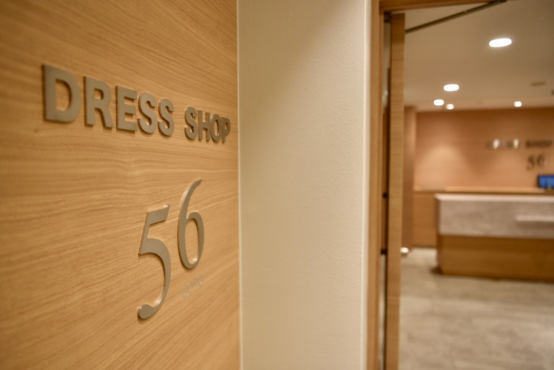 ドレスショップゴローの店舗入口