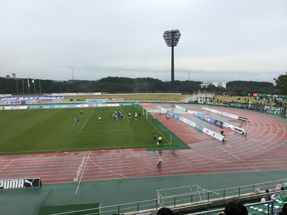 陸上競技場内。