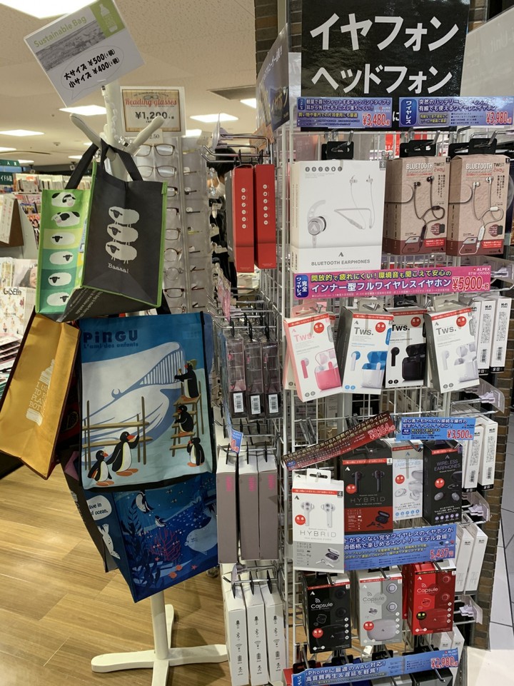 ふたば書房京都駅八条口店の内観画像。