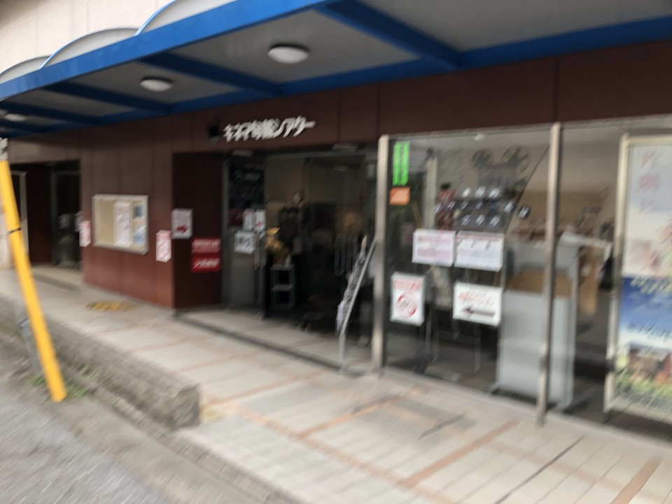 入り口です。柏駅から雨に濡れずに行けます。
