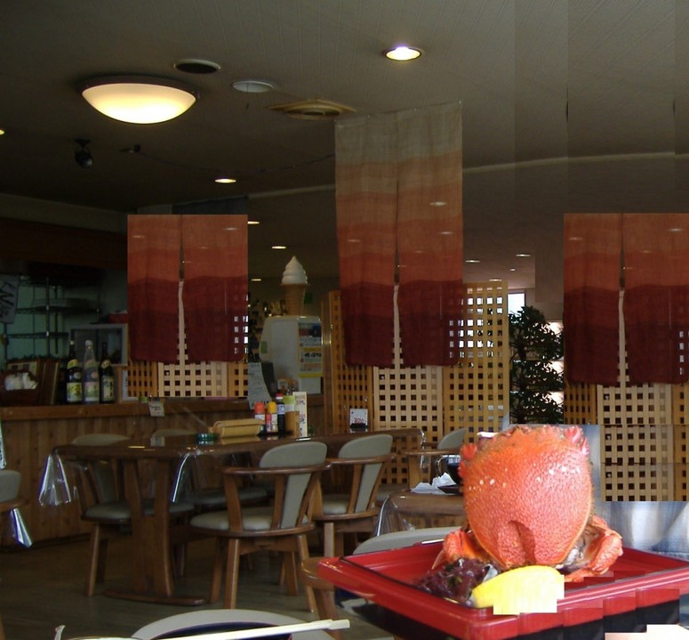 レストランの店内とアサヒカニ