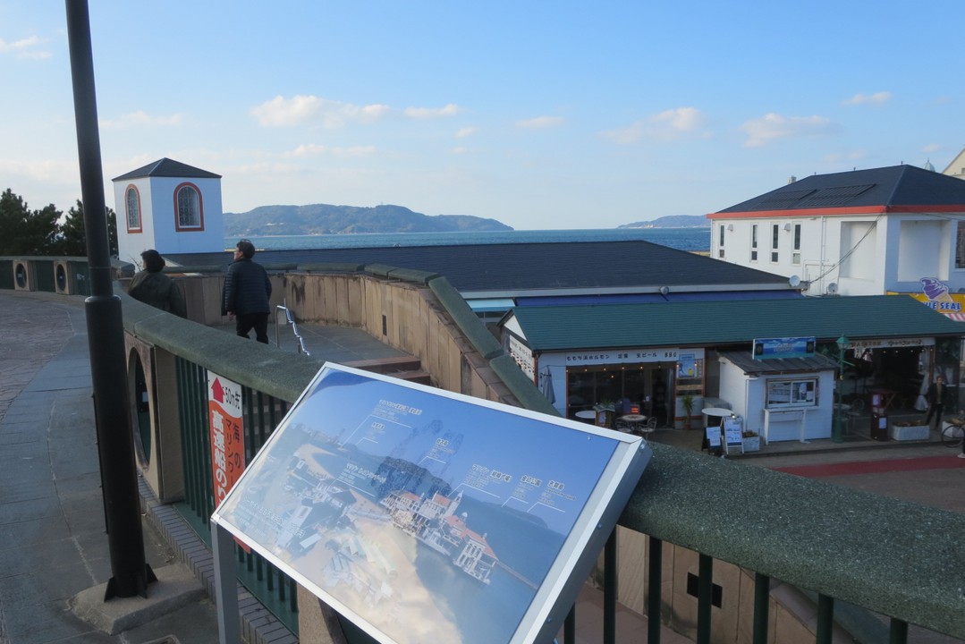シーサイドももち海浜公園から見る能古島。夕日のスポットです。