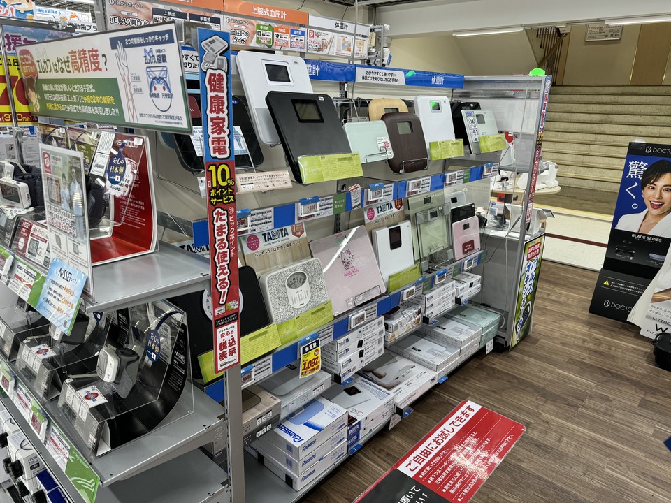 ビックカメラ新宿西口店の体重計売場