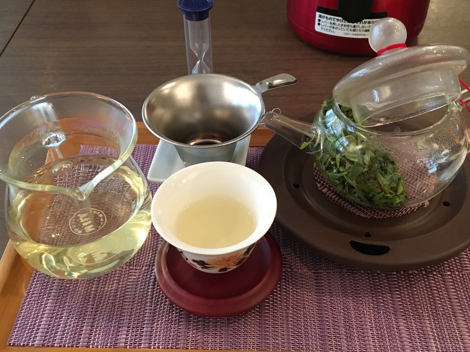 西湖龍井茶をいただきました。とても飲みやすい。