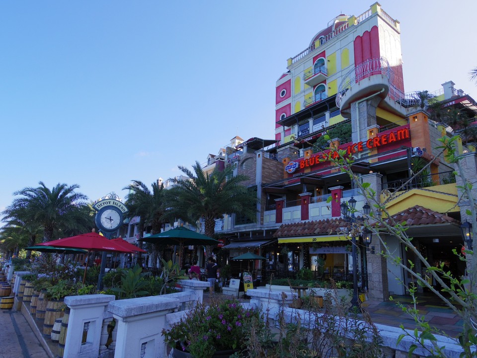 朝はひっそりとしています