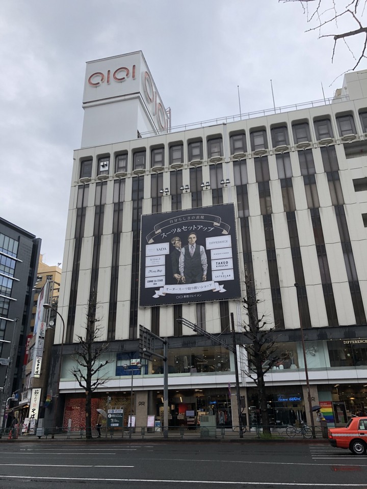 交差点にあります。