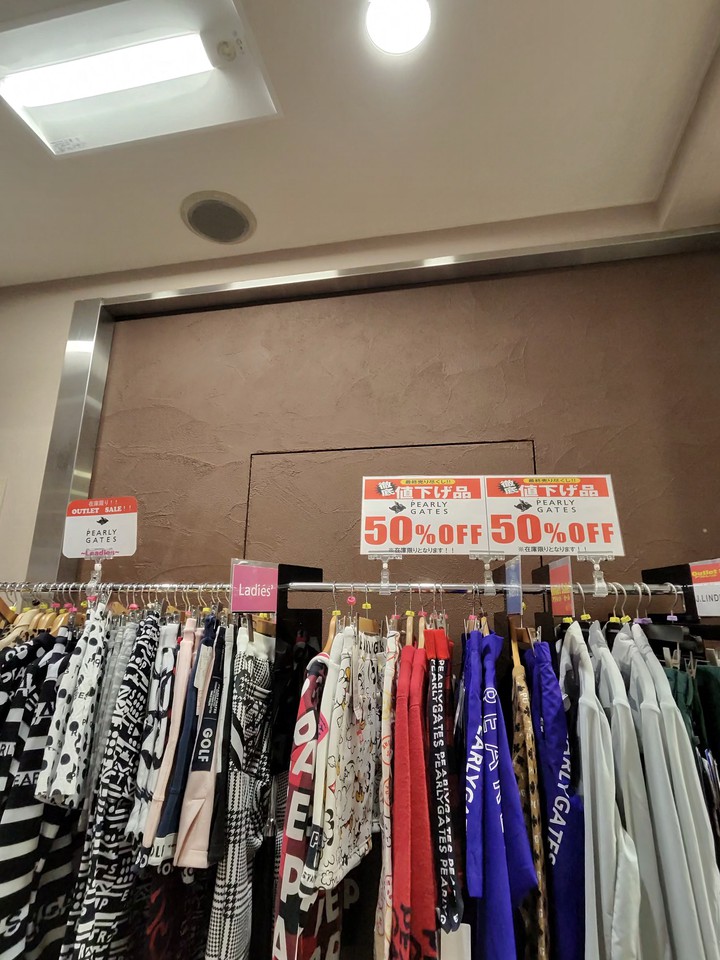 Victoria Golfの店舗の店内のゴルフ商品