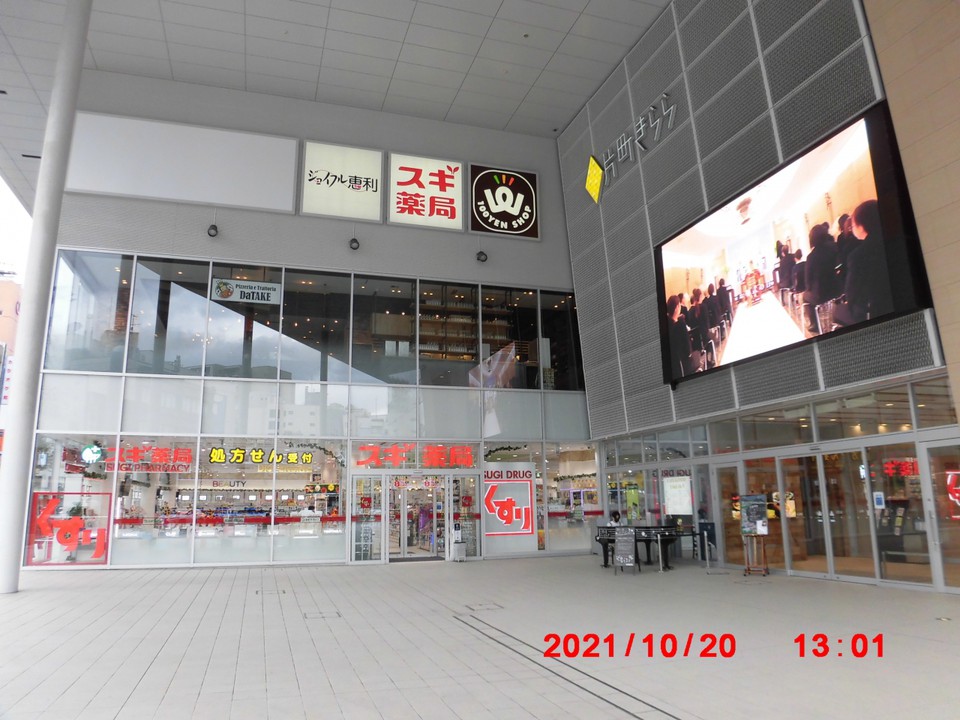 天井のある屋外中庭