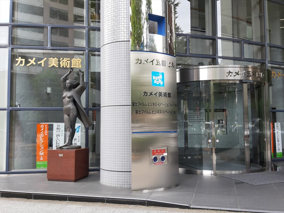 カメイ美術館が入っているカメイ五橋ビルの外観。