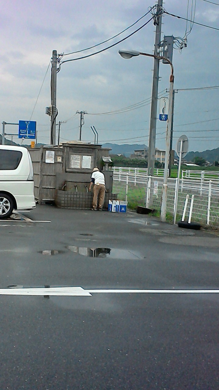 涌き水くみば