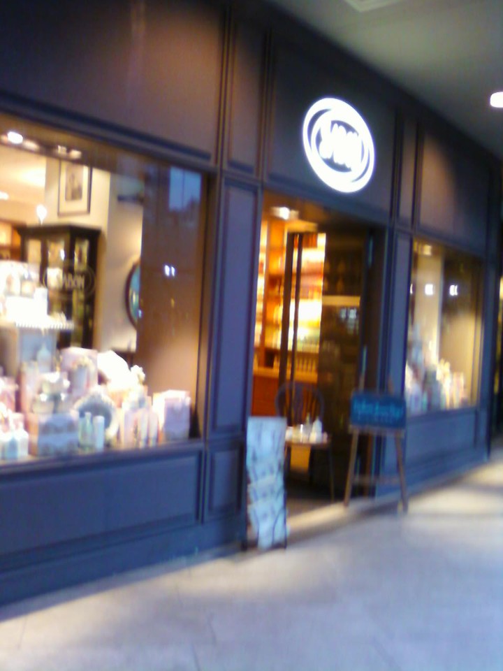 きれいなお店です。