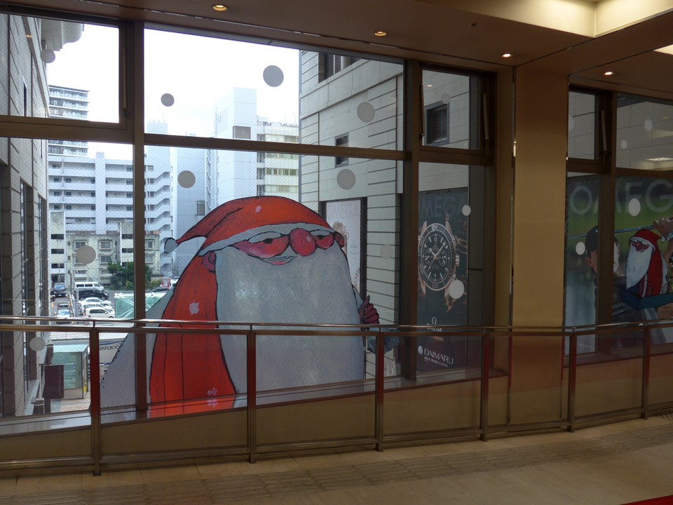 クリスマスの演出が店内随所に