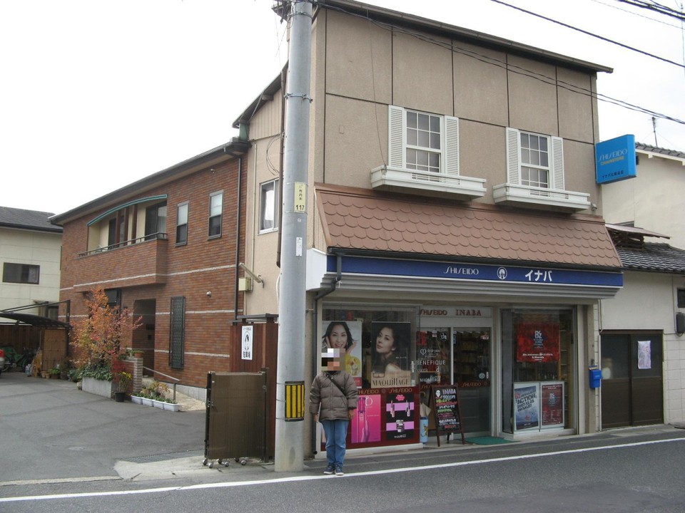 お店の横に駐車場有