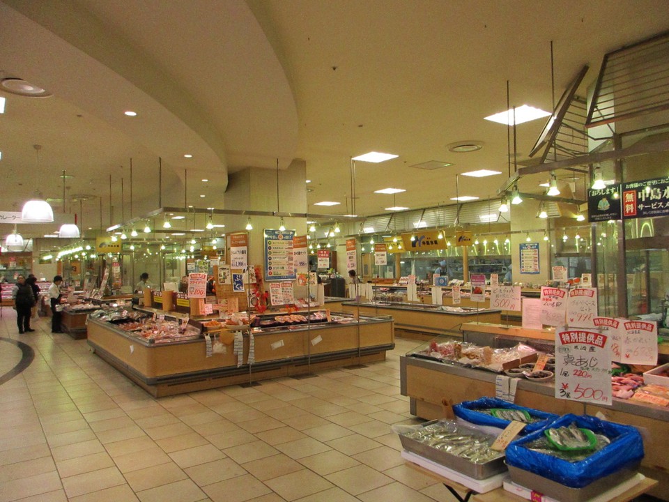 ３店入り充実の魚売り場
