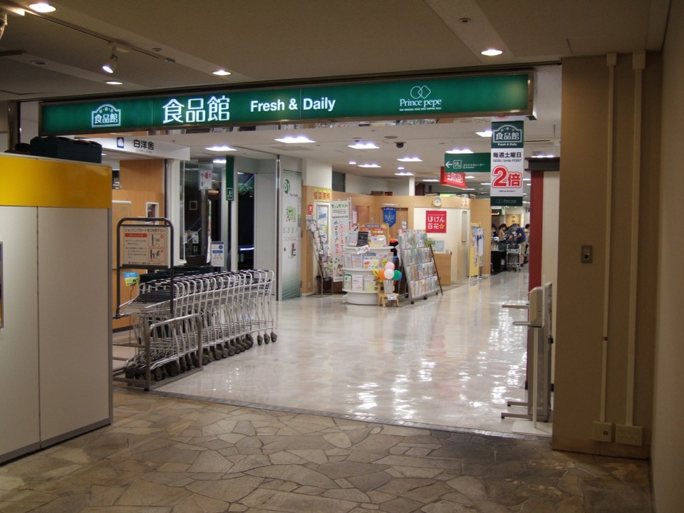地下の食品館は見逃せません