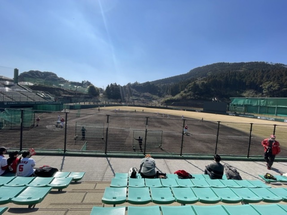 ベンチは座りやすく長く座っていても疲れません。