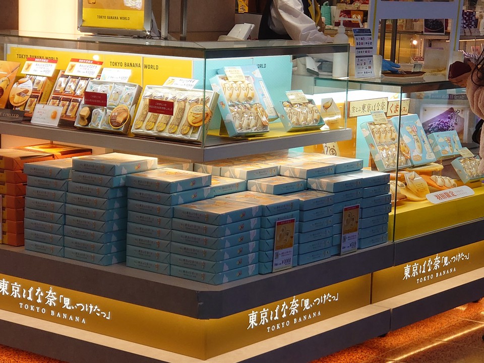 時計台３番前ではちみつ味の東京バナナ！羽田限定だそうです。