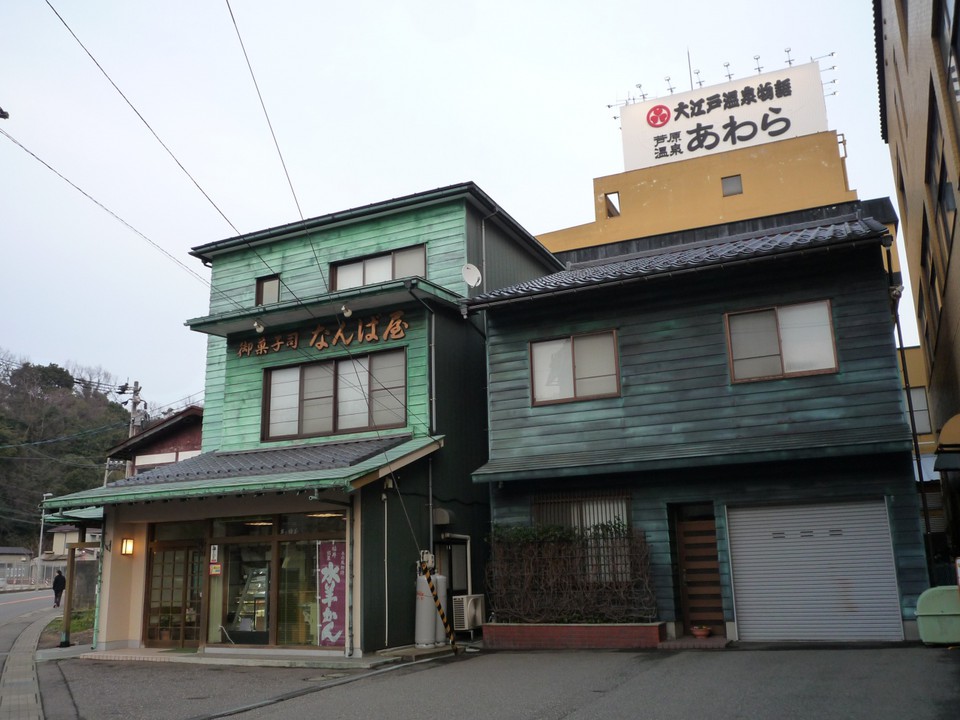 緑色の建物