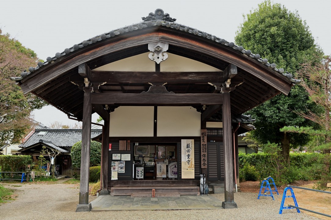 むくり屋根の玄関