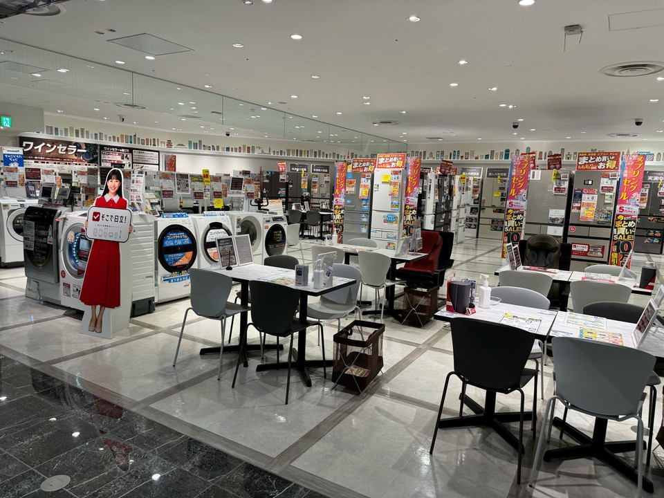 ノジマ新宿タカシマヤタイムズスクエア店の内観