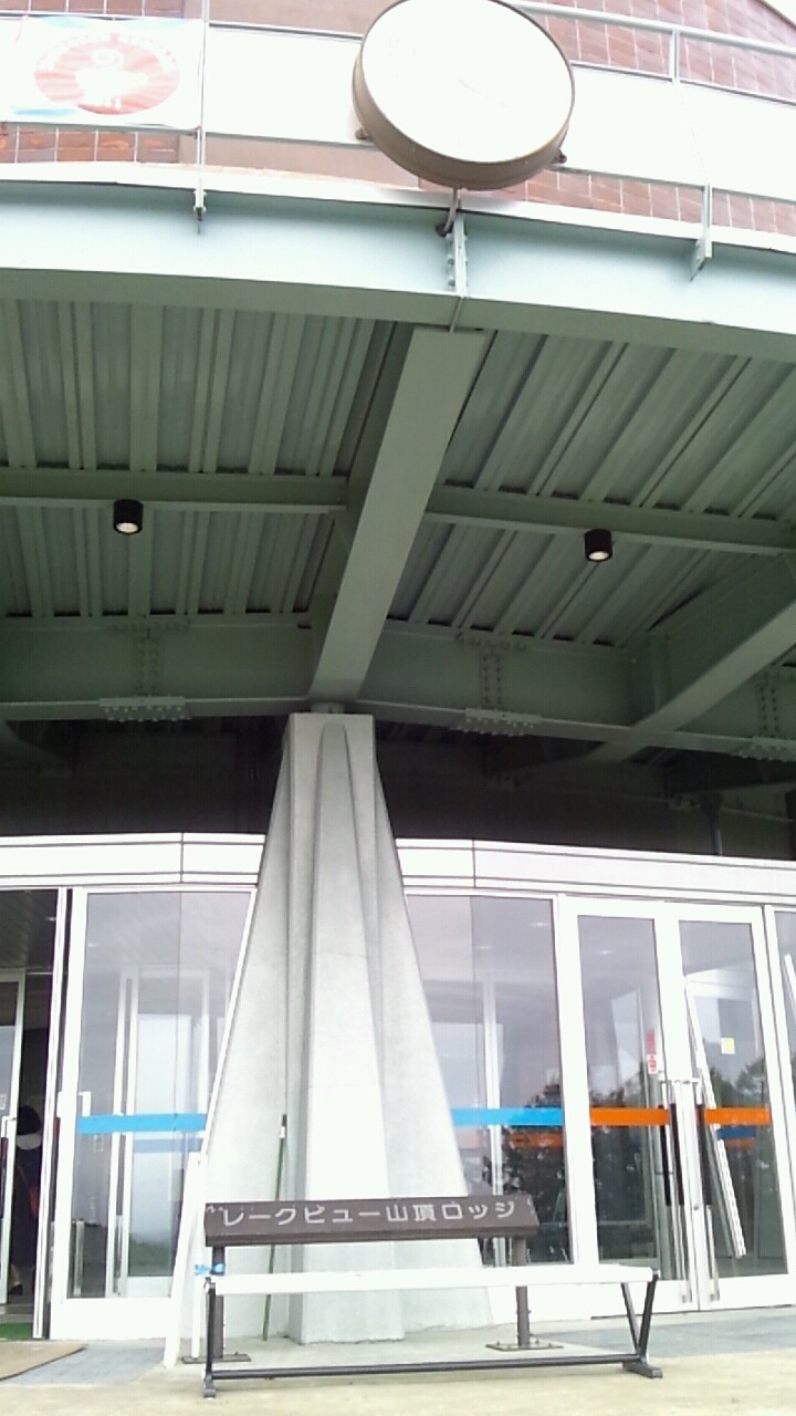 山頂ロッジの入り口