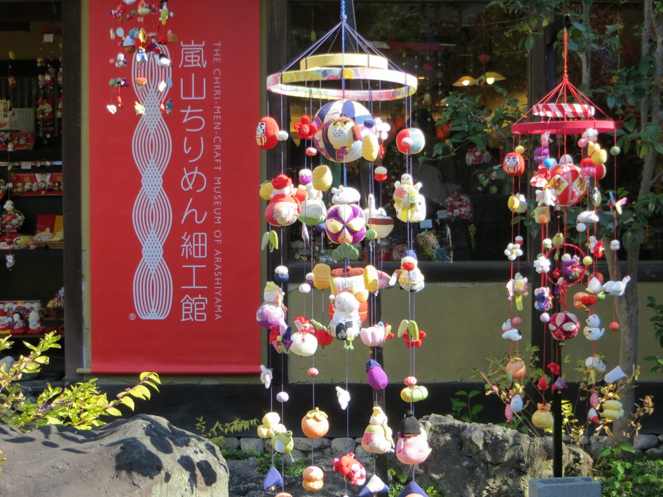 可愛らしいちりめんの小物。