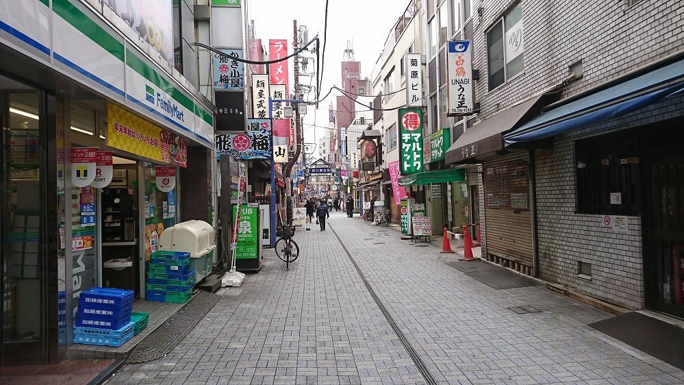 飲食店が並んでいます