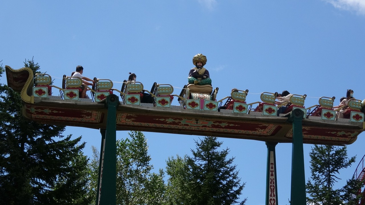 勢いよく回転！フライングカーペット！