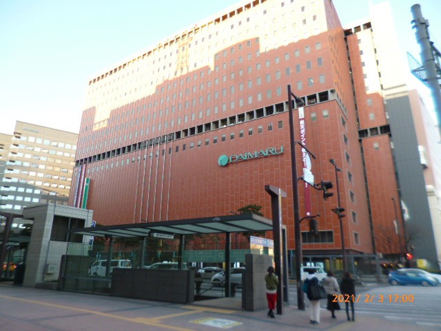 移転してきたために上部階が「西日本新聞社」です。