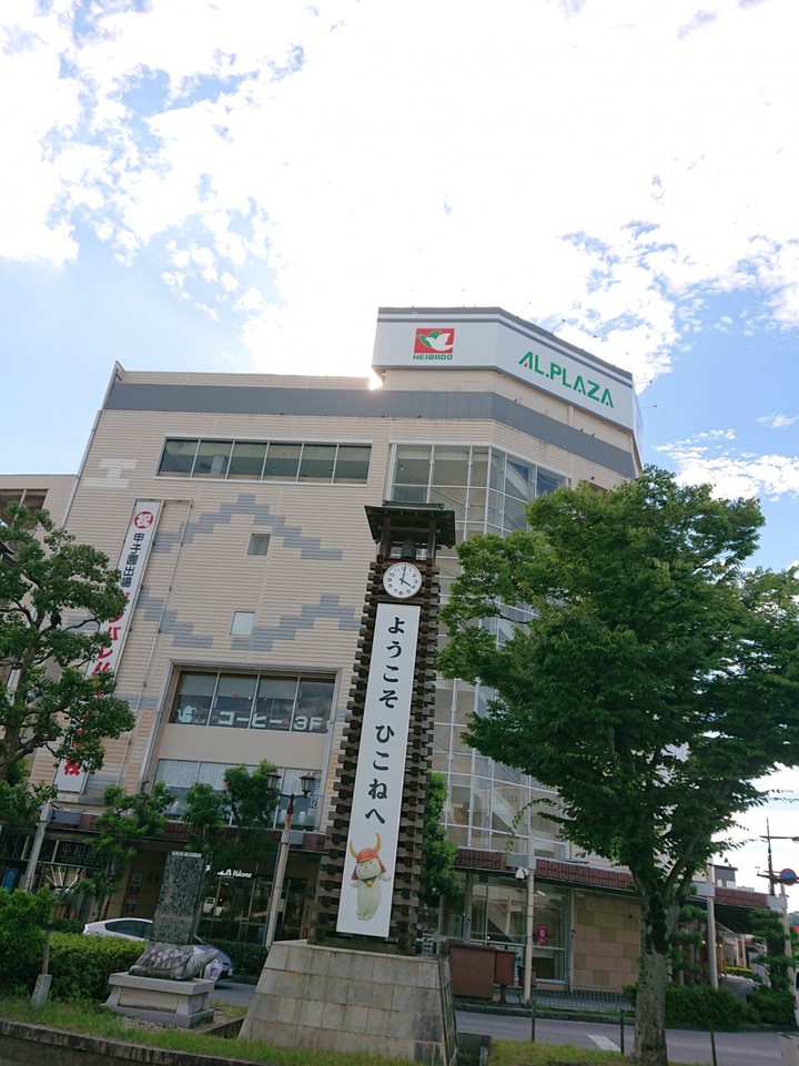 駅側からのアルプラザを写しました。