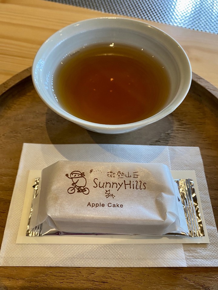 試食のアップルケーキ＆台湾紅茶