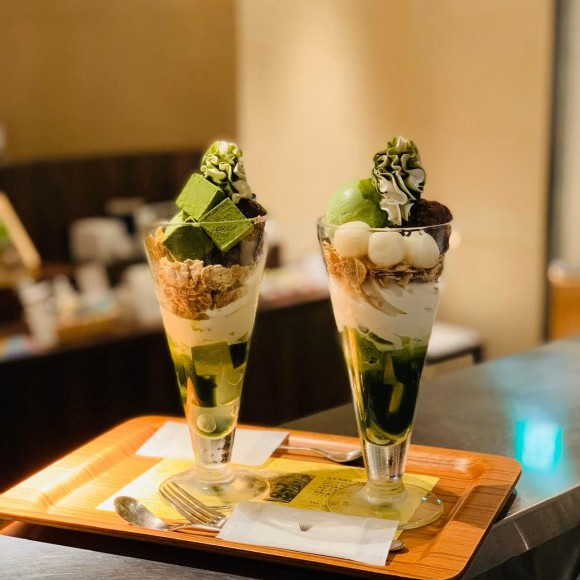 ナナズグリーンティーの抹茶パフェの画像。