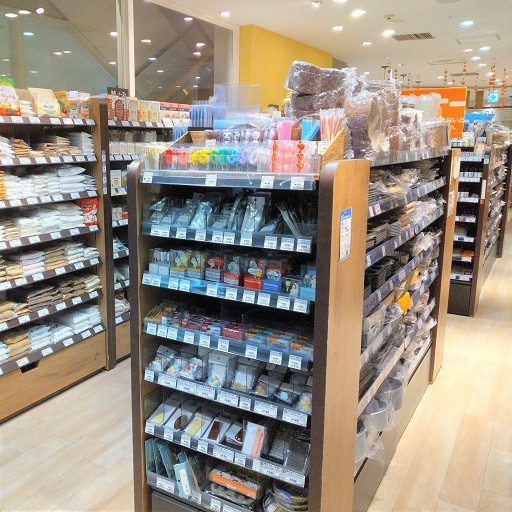 富澤商店ルミネ有楽町店の内観画像。
