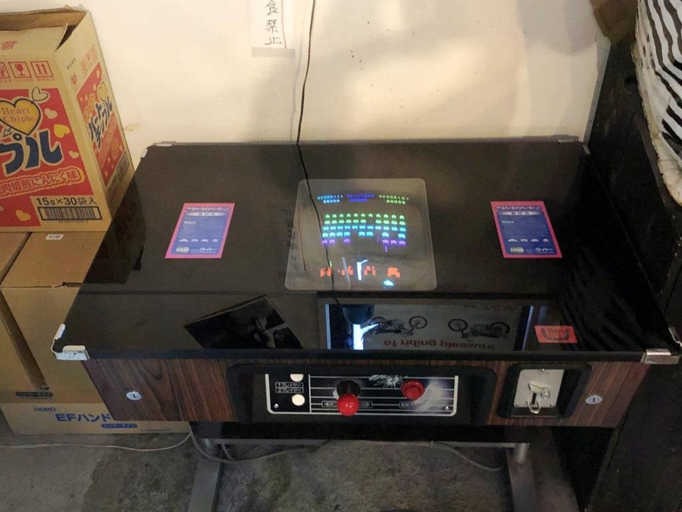 《柴又ハイカラ横丁》インベーダーゲーム機