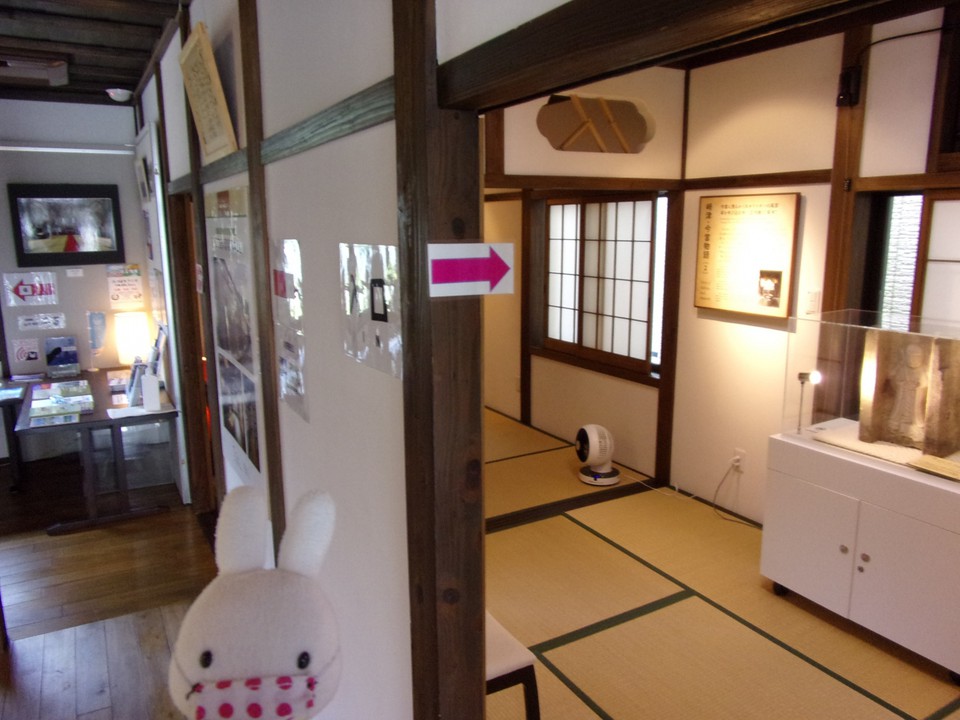 館内は狭いです。
