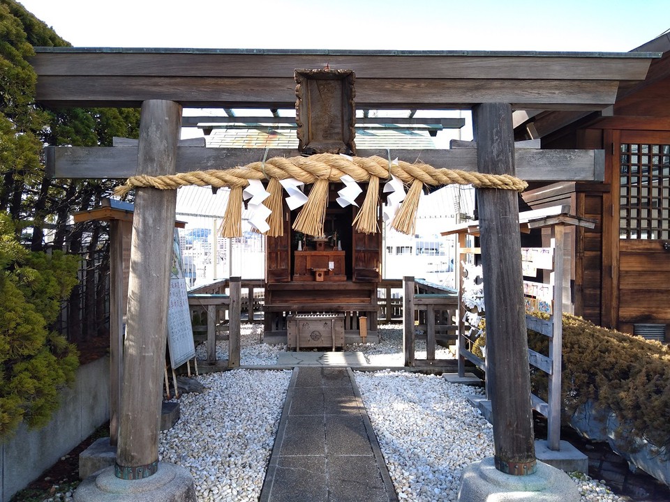 百貨店の屋上に神社がある