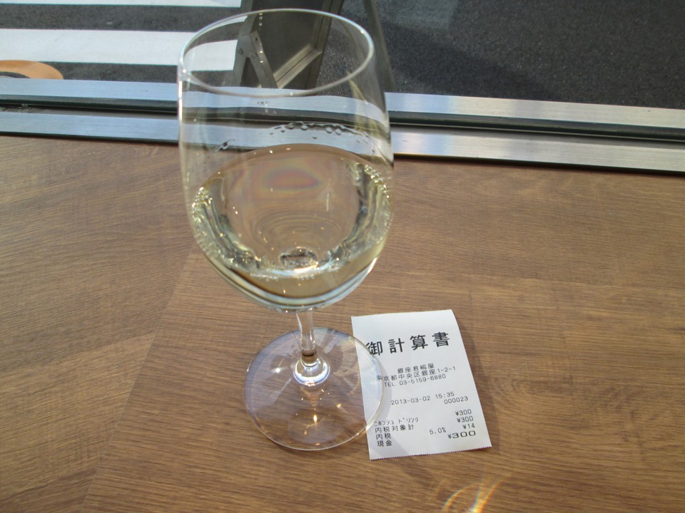 ワイングラスで日本酒