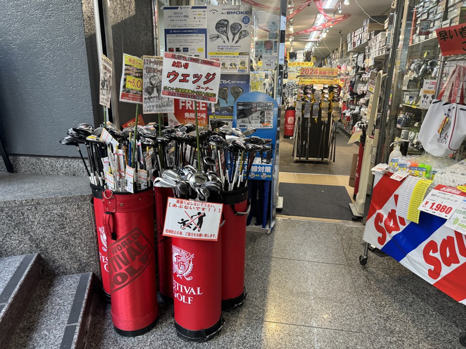 フェスティバルゴルフの店内ゴルフ用品