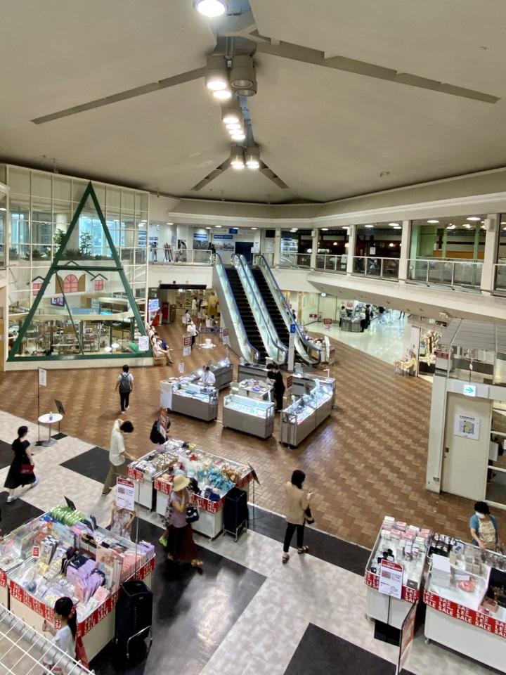 西武大津店、特徴的な建物。