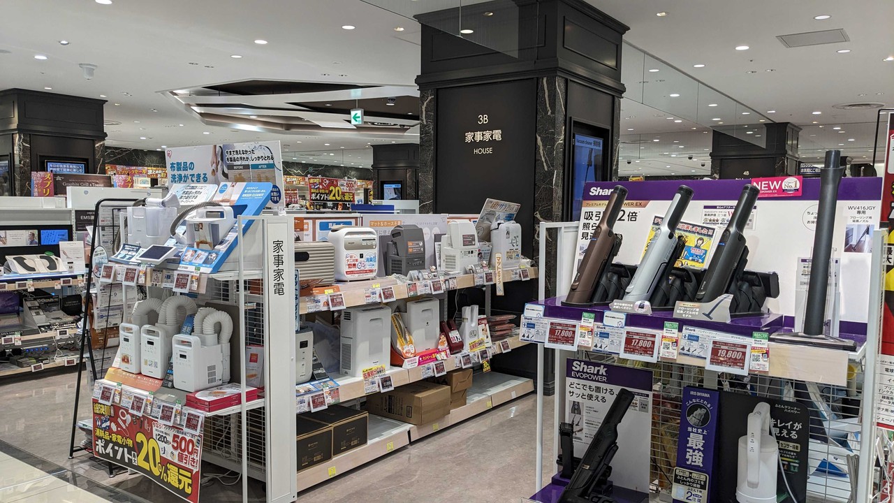 ノジマ新宿タカシマヤタイムズスクエア店の内観