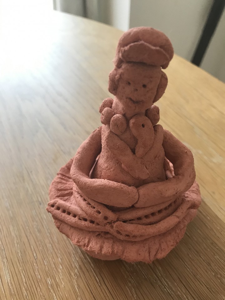 孫がイベント参加で作った巫女さんの埴輪・夫は埴輪氏武を作成