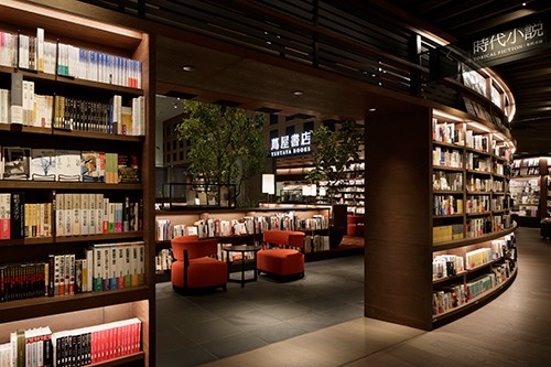 梅田蔦屋書店の内観画像。