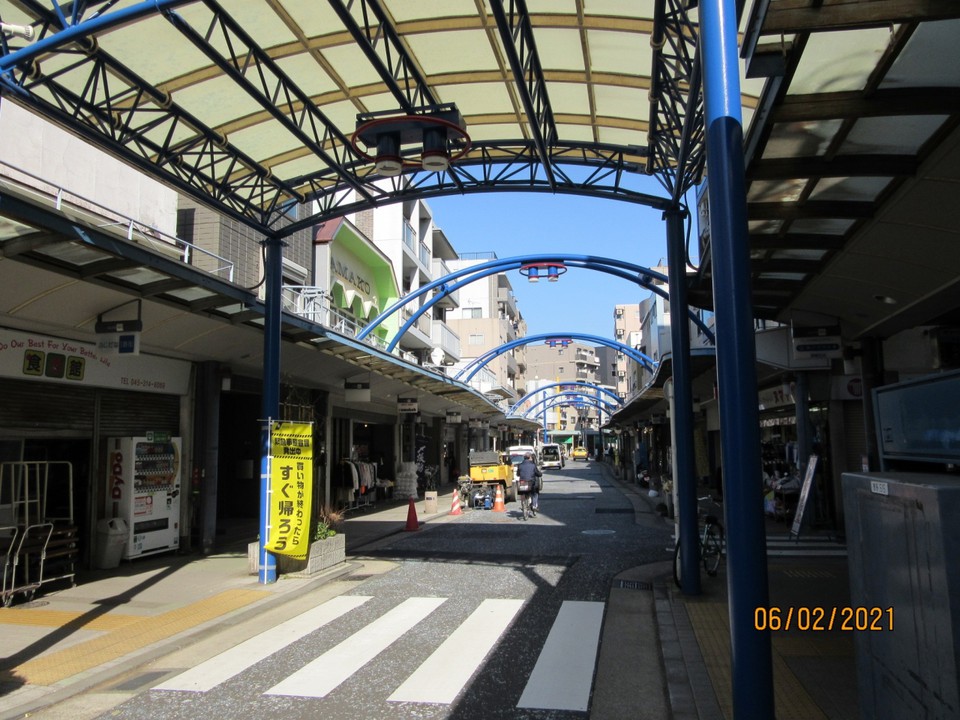 昔繁盛した藤棚商店街の一角にある。