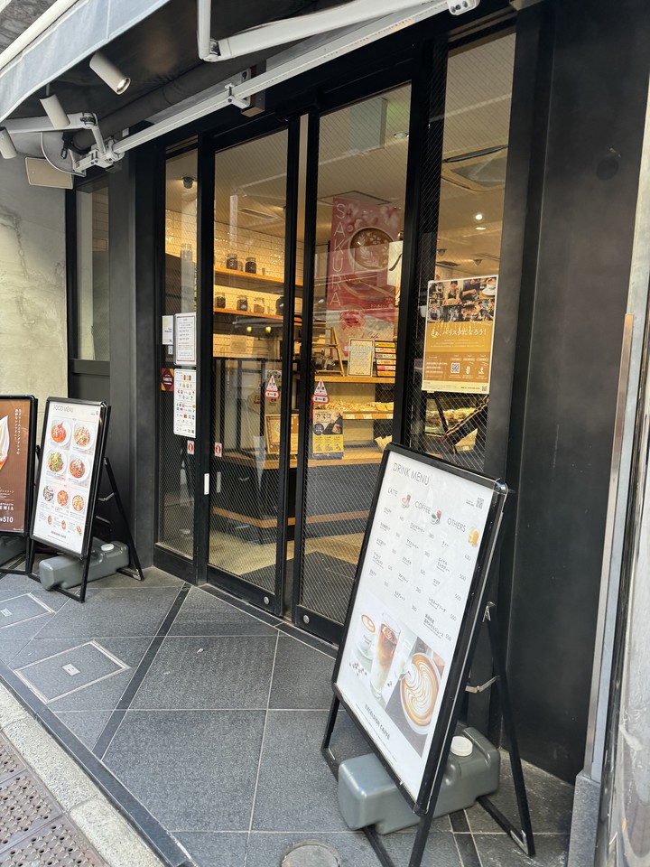 EXCELSIOR CAFFEの店頭の入口