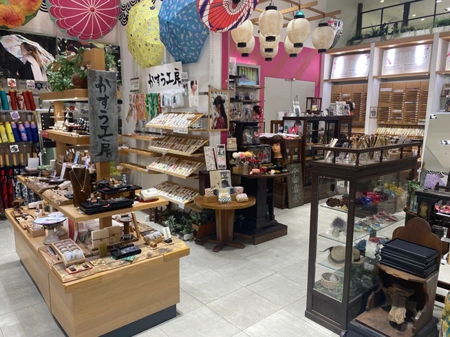 和の雰囲気がただよう新宿TheIchi新宿マルイアネックスの店内売場