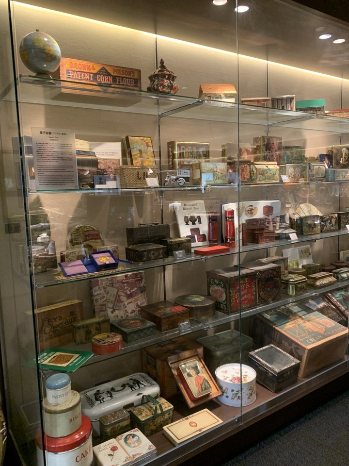 珍しい缶など。