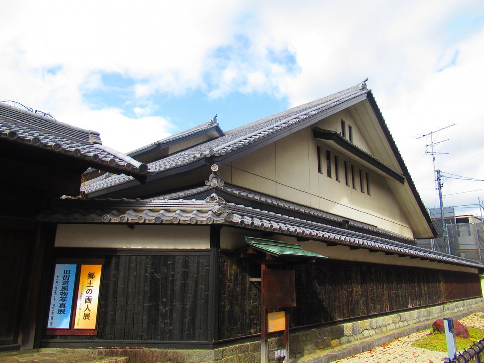 戸田鋭之助の旧邸の外壁で、船板を利用した船板塀