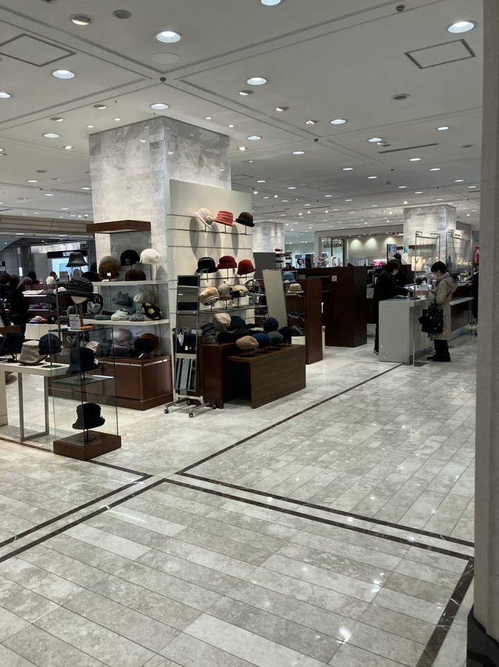 三越店内