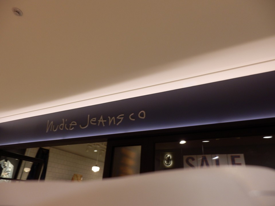 ヌーデイジーンズの店　店内は撮影していません