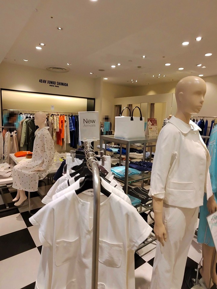 49AV. JUNKO SHIMADAの店内
